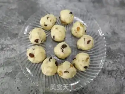 Make Net red dirty moon cake step 8