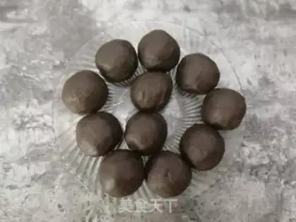 Make Net red dirty moon cake step 10