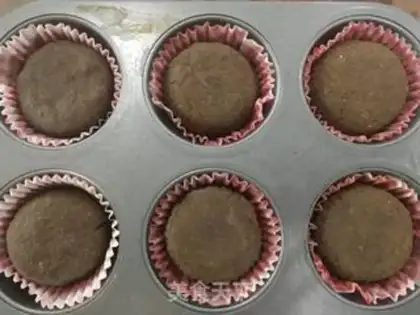 Make Net red dirty moon cake step 12