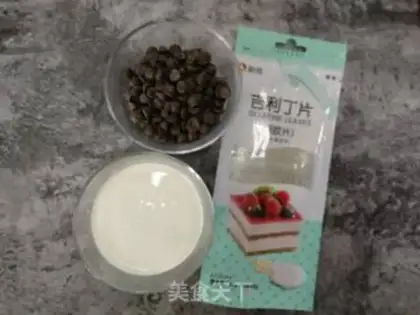 Make Net red dirty moon cake step 13