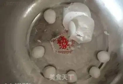 Make Sugar berries, swan eggs step 1