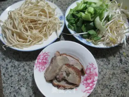 Make Green bean sprouts, duck noodles step 0