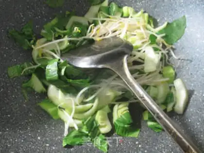 Make Green bean sprouts, duck noodles step 1