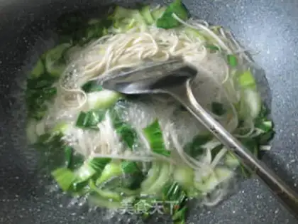 Make Green bean sprouts, duck noodles step 2