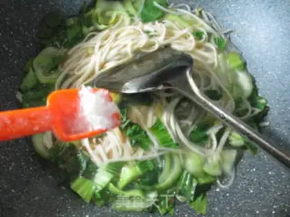 Make Green bean sprouts, duck noodles step 5