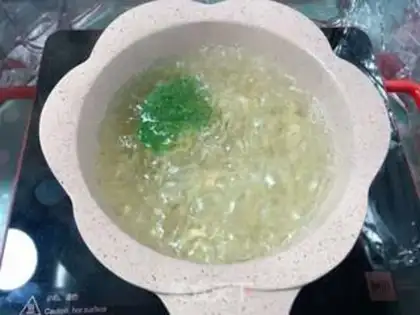 Make Mashed mashed mashed milk and blue flowers step 1