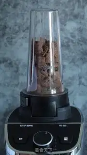Make Cracker strawberry milkshake step 0