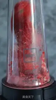 Make Cracker strawberry milkshake step 2