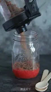 Make Cracker strawberry milkshake step 3