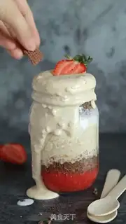 Make Cracker strawberry milkshake step 5