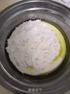 Make Spam-coloured mooncake step 1