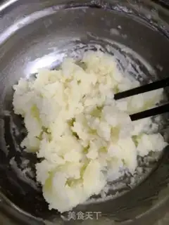 Make Spam-coloured mooncake step 4