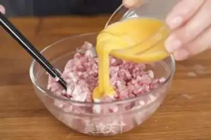 Make Fresh meat mooncake step 2