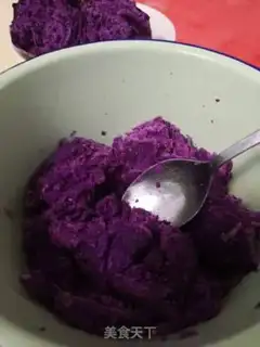 Make Spam-coloured mooncake step 8