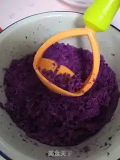 Make Spam-coloured mooncake step 10