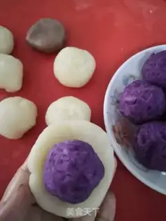 Make Spam-coloured mooncake step 12