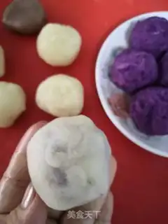 Make Spam-coloured mooncake step 13