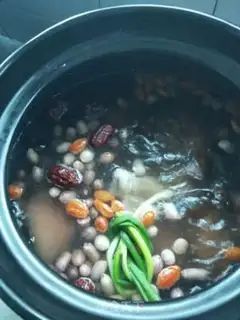 Make Blooded pig hoof soup step 2