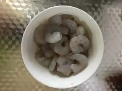 Make Shrimp-dried beans step 0