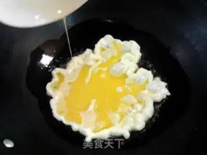 Make Pumpkin fried eggs step 6