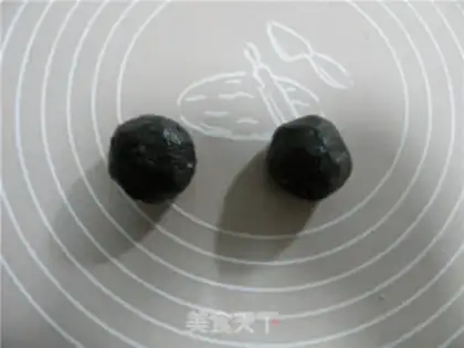 Make A broad black sesame moon cake step 3