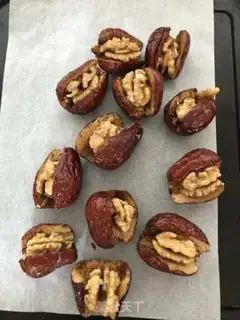 Make Sesame dates and walnuts step 1