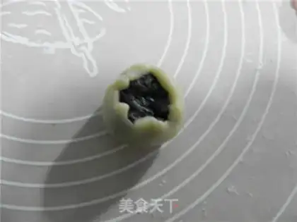 Make A broad black sesame moon cake step 6
