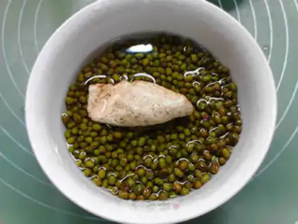 Make The green bean sand is sweet step 4