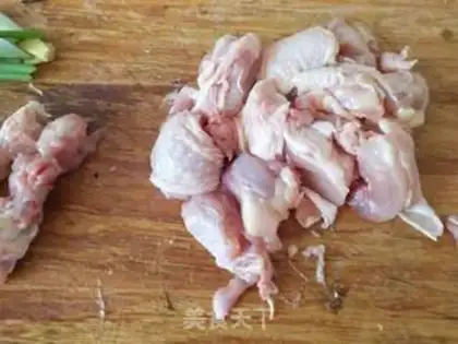 Make Red-tree chestnut chicken step 1