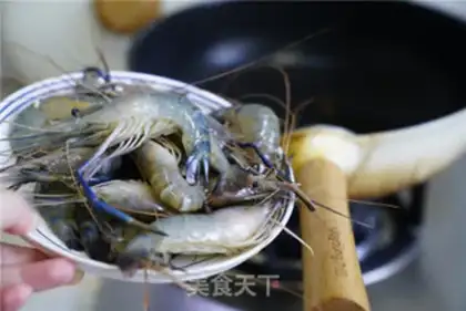 Make Shrimp steamed fish heads step 1