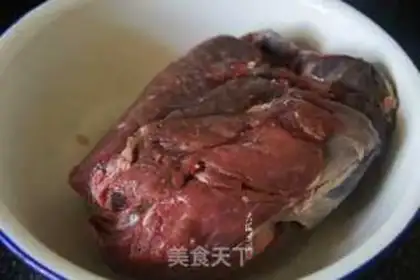 Make An ostrich cage pouring soup step 1
