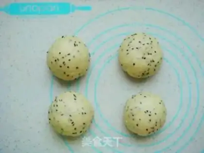 Make Black Sesame Cube toast step 7