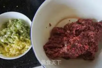 Make An ostrich cage pouring soup step 2