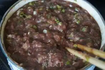 Make An ostrich cage pouring soup step 3