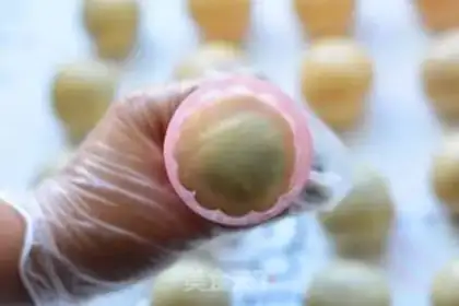 Make A yellow-haired moon cake step 21