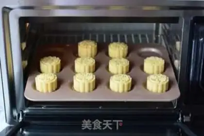 Make A yellow-haired moon cake step 22