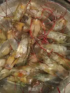 Make Spicy shrimp rice powder step 1