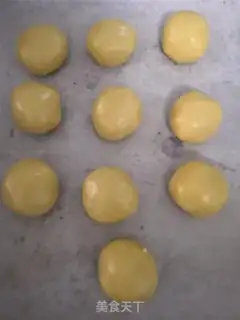 Make Rose Bean Sand Mooncake step 7