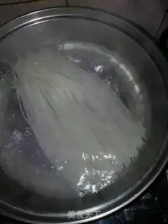 Make Spicy shrimp rice powder step 6