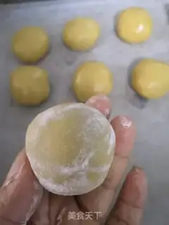 Make Rose Bean Sand Mooncake step 10