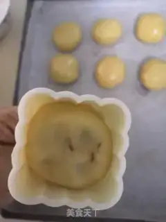 Make Rose Bean Sand Mooncake step 11