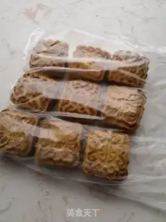 Make Rose Bean Sand Mooncake step 16