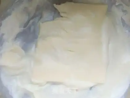 Make A yellow-haired moon cake step 2