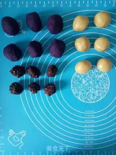 Make Red bean moon cake step 5