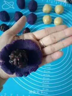 Make Red bean moon cake step 6
