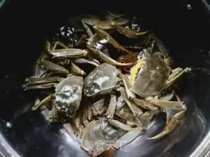 Make Spicy crabs step 1