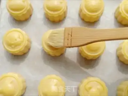 Make A yellow-haired moon cake step 26