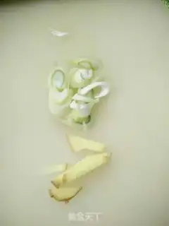 Make Chicken-legged pepper cucumber step 1