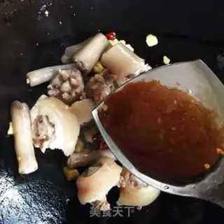 Make Burn the tail of a pig step 4