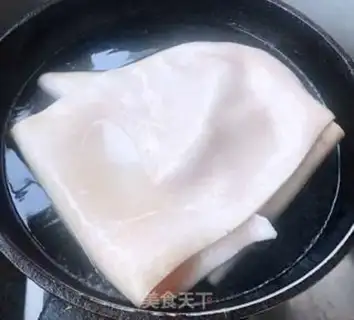 Make Spicy spicy pig skin step 1